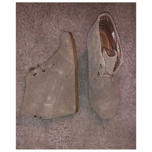 Toms taupe suede wedges